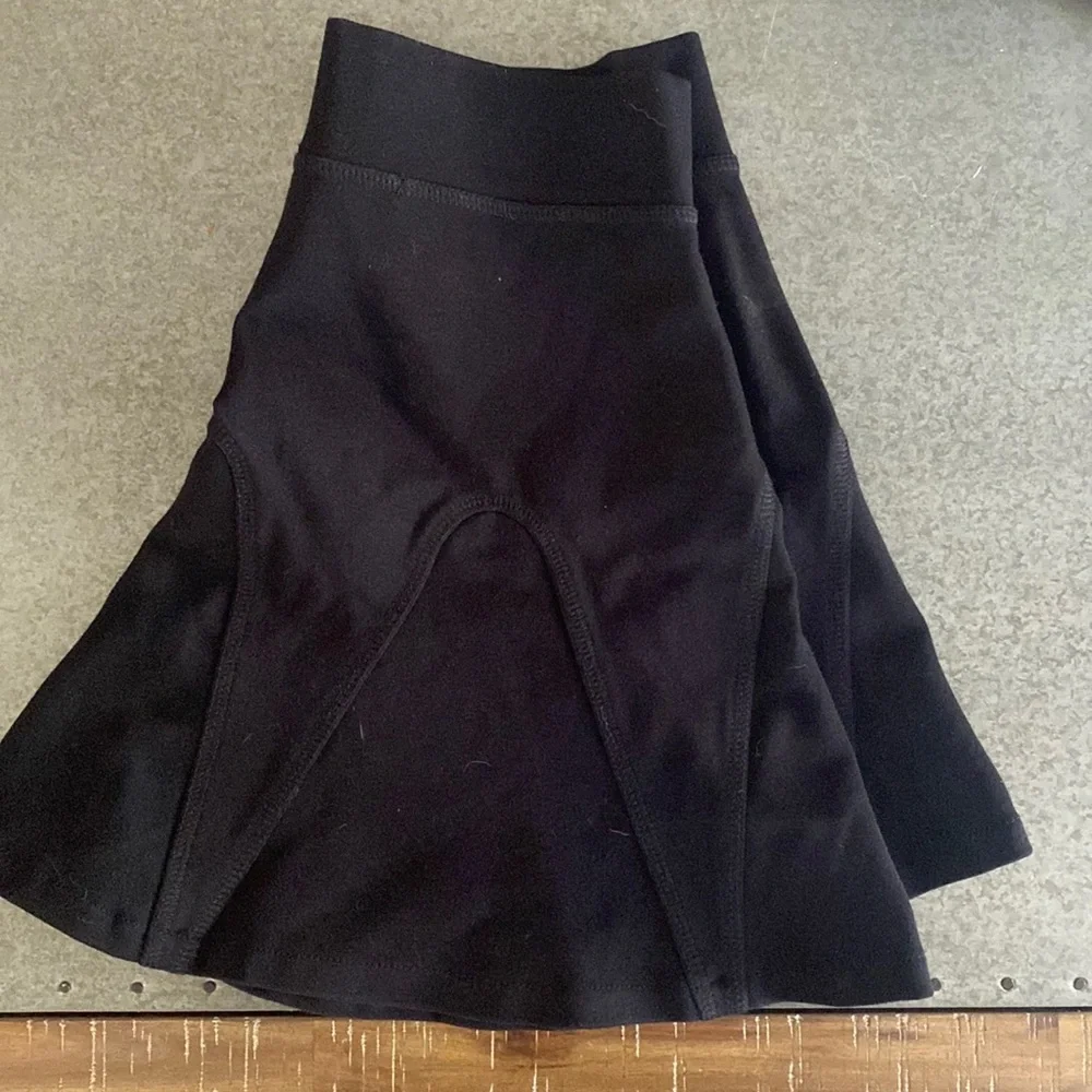 Black mini skirt - Picture 2 of 4